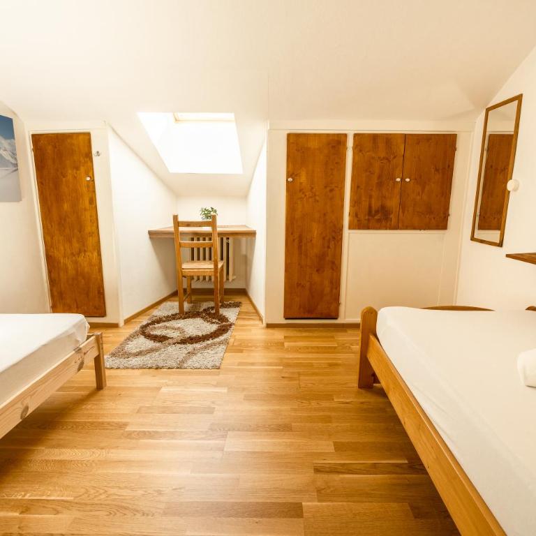 das Cityhouse - Zweibettzimmer mit Gemeinschaftsbad - 1