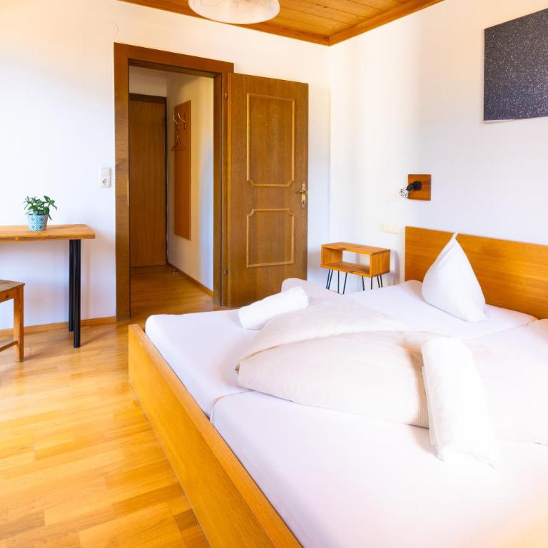 das Cityhouse - Doppelzimmer mit Balkon - 8