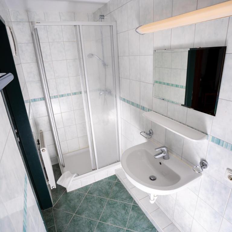 das Cityhouse - Doppelzimmer mit Balkon - 11