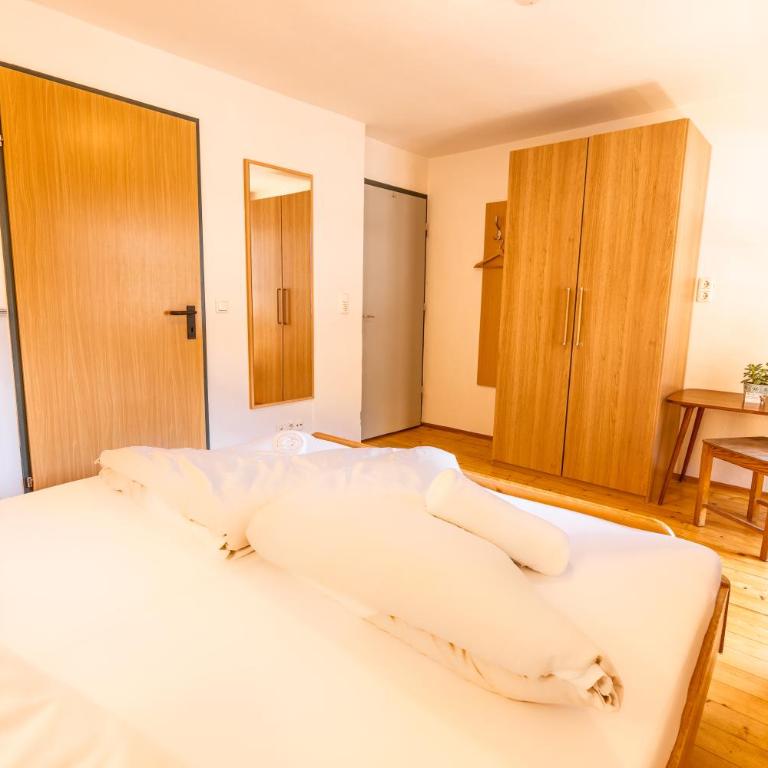 das Cityhouse - Doppelzimmer mit Balkon - 17