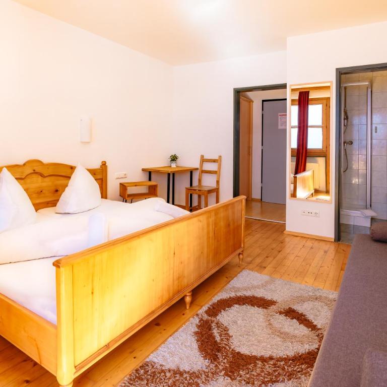 das Cityhouse - Dreibettzimmer mit Balkon - 13