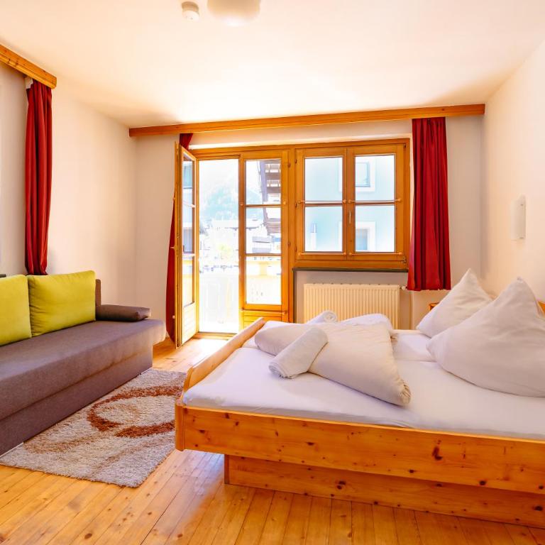 das Cityhouse - Dreibettzimmer mit Balkon - 1