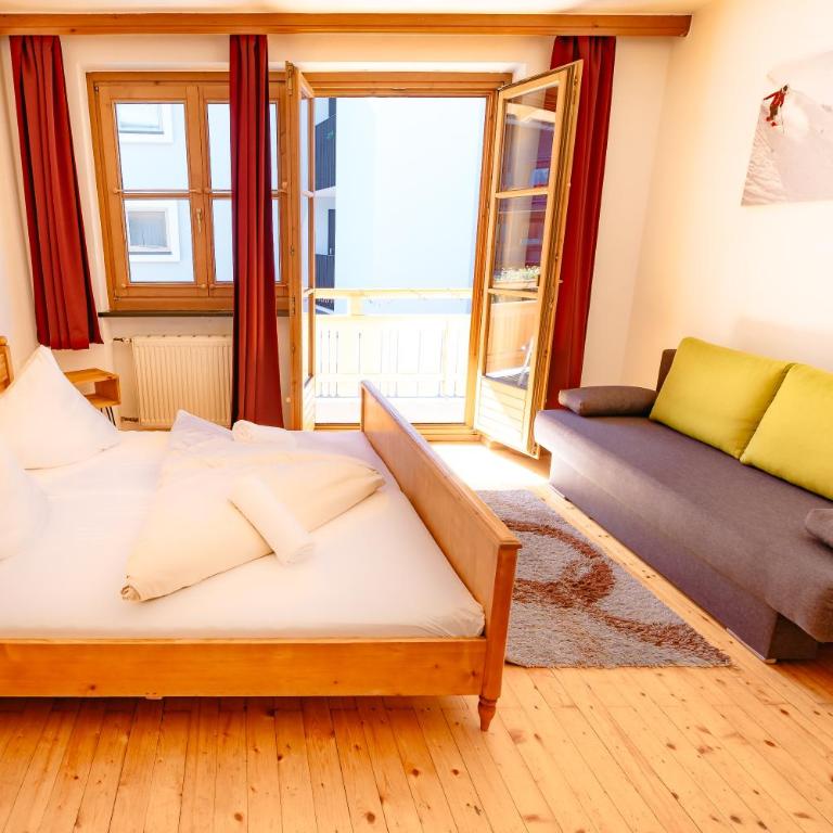 das Cityhouse - Dreibettzimmer mit Balkon - 2