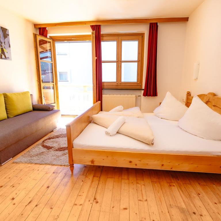 das Cityhouse - Dreibettzimmer mit Balkon - 10