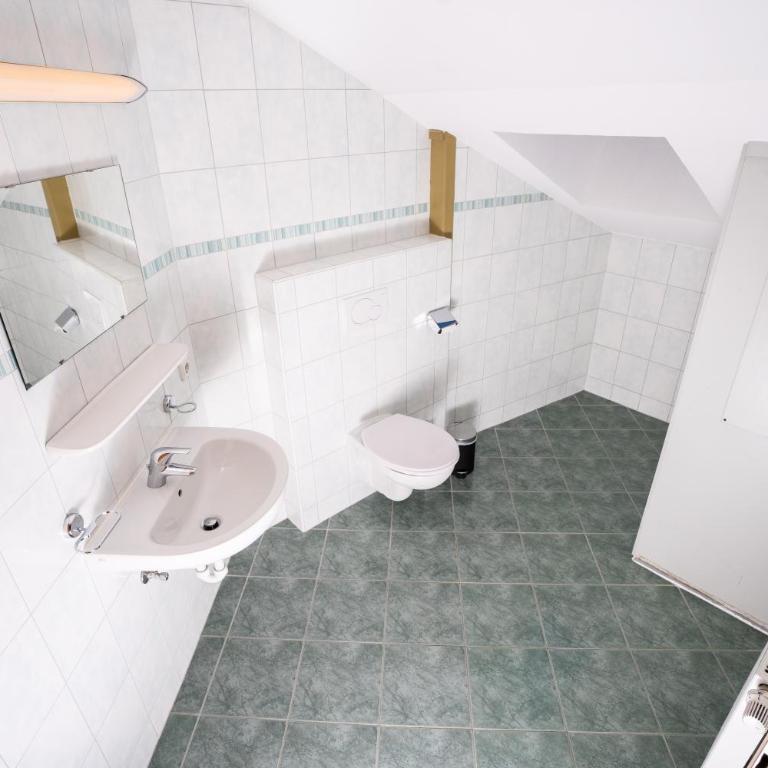 das Cityhouse - Dreibettzimmer mit Balkon - 21