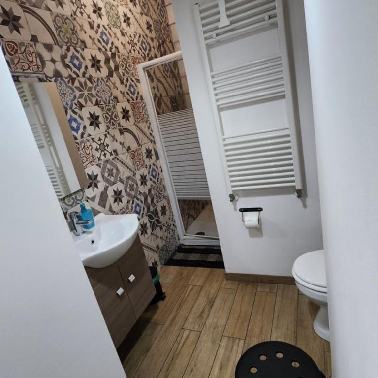 Testa o Croce Casa Vacanze - Camera Matrimoniale/Doppia con Letti Singoli con Bagno Privato Esterno - 2