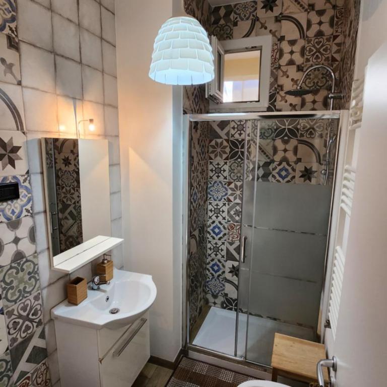 Testa o Croce Casa Vacanze - Camera Matrimoniale con Bagno Privato Esterno - 4