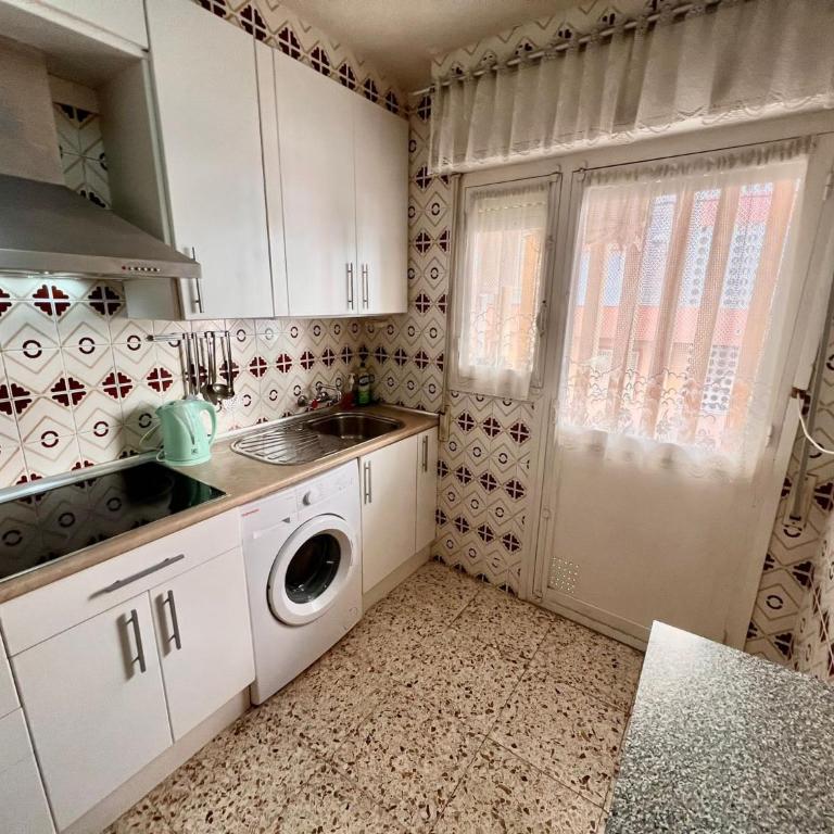 Uroczy apartament przy Playa de los Locos - Apartamento de 3 dormitorios - 4