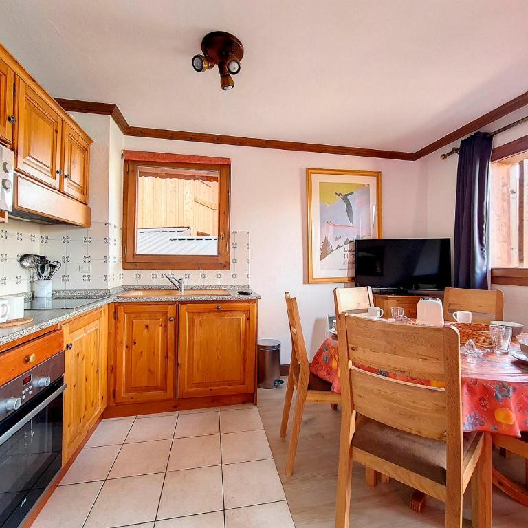 Appartement spacieux - Départ ski aux pieds - Terrasse - Parking - FR-1-344-792 - Apartment - 2