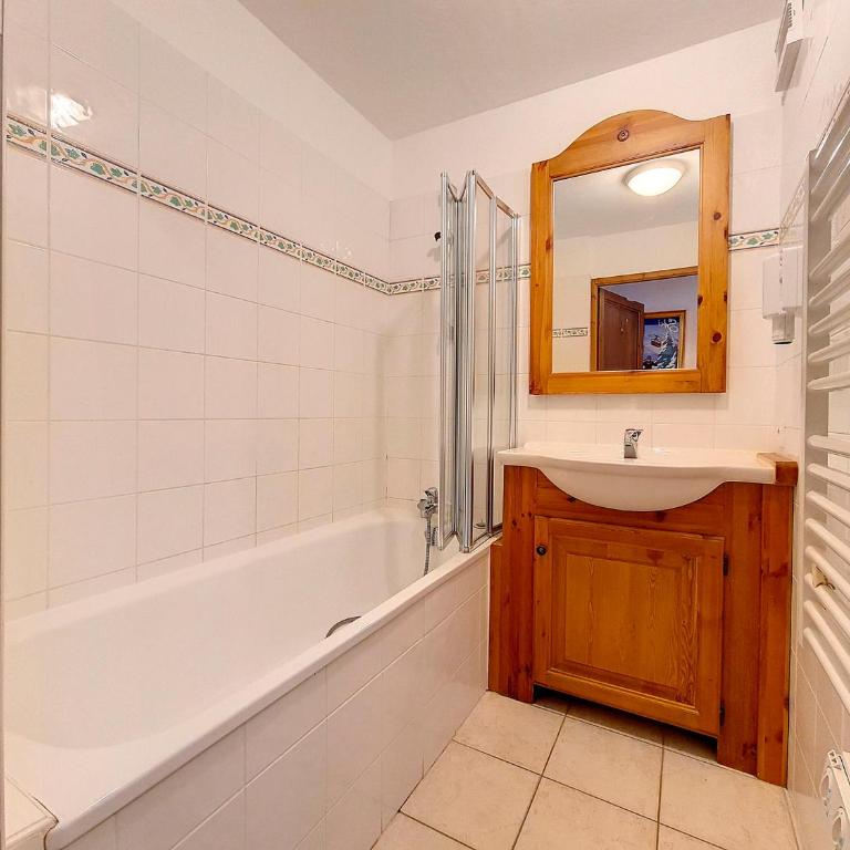 Appartement spacieux - Départ ski aux pieds - Terrasse - Parking - FR-1-344-792 - Apartment - 4