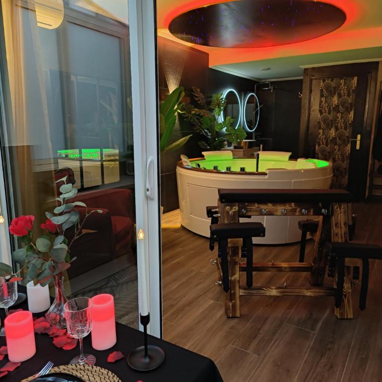 La loveroom bdsm de Nice " la chambre luxe des désirs " - Appartement 1 Chambre - 19