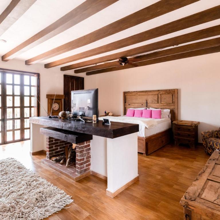 Hacienda Maria Eugenio - Family Double Room - 1