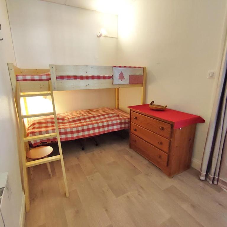 Les 3 renards, T2 bis, parking, centre Luchon, casier à skis, 4 personnes - Apartamento de 2 dormitorios - 10