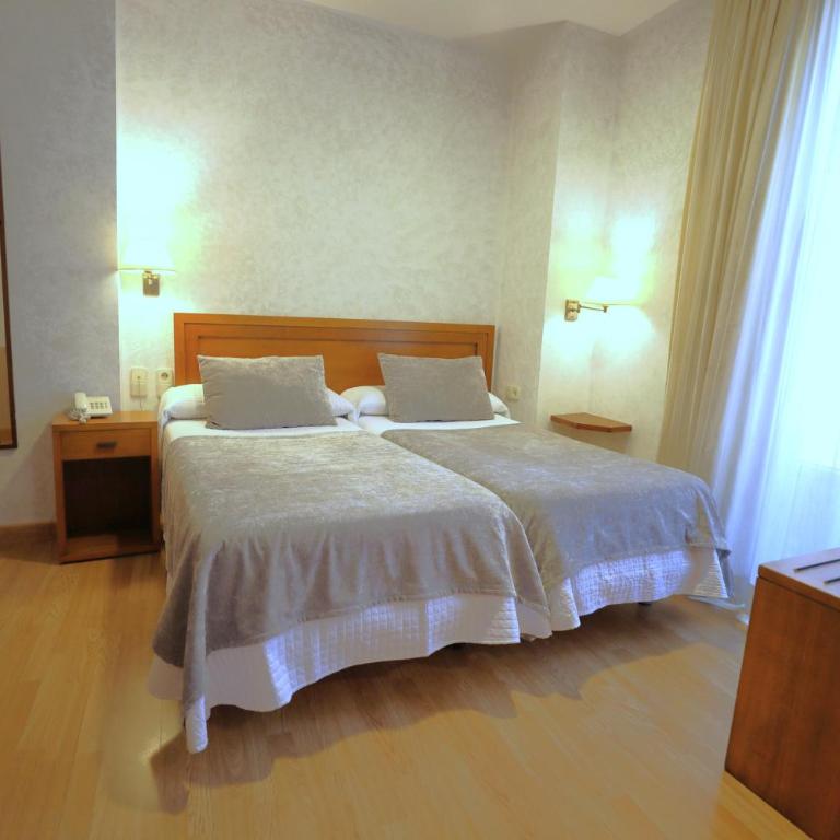 Hotel Granada Centro - Standard Triple Room - 5