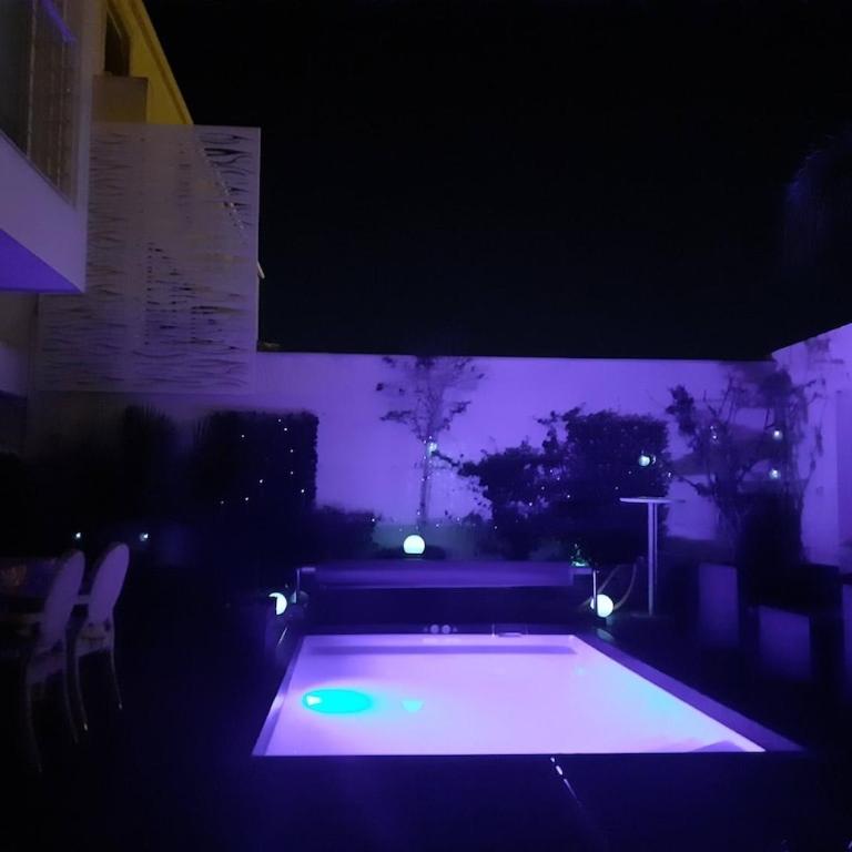 Résidence de bien être avec piscine et Jaccuzi à 2 pas de la plage et du centre ville - Appartement - Rez-de-Chaussée - 4