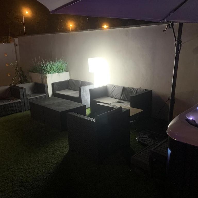 Résidence de bien être avec piscine et Jaccuzi à 2 pas de la plage et du centre ville - Studio avec Terrasse - 16