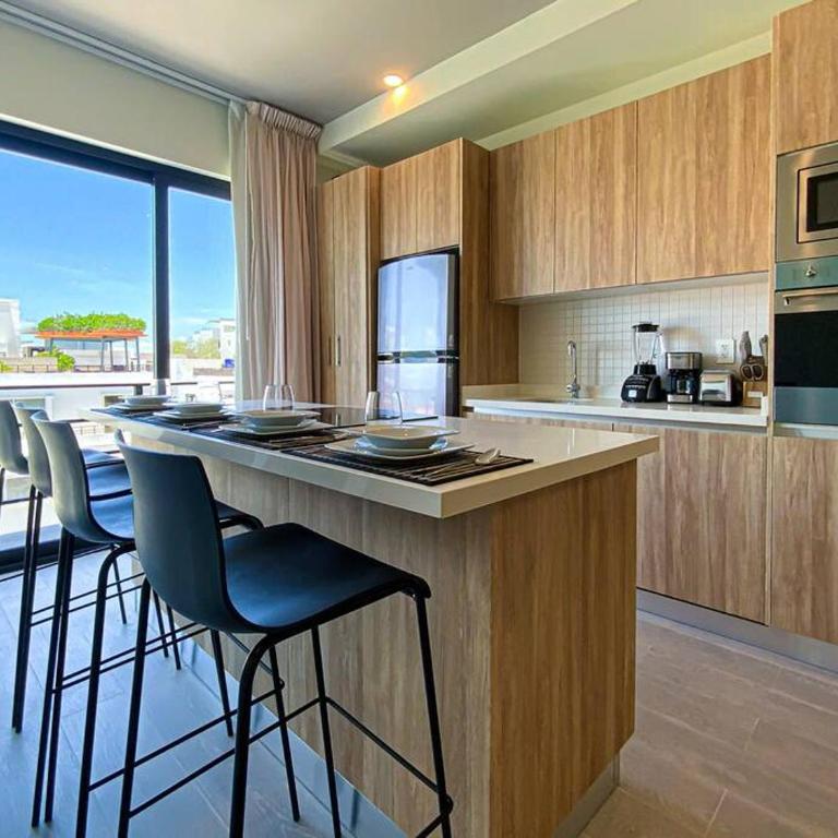 Beautiful + Luxury + Ocean View + Pool - Two-Bedroom Apartment - 10