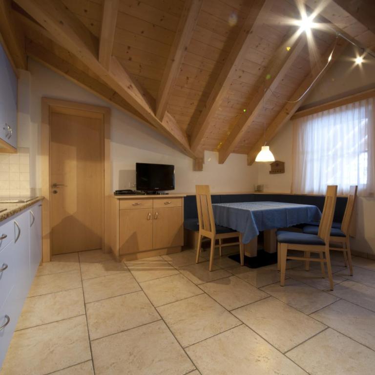 Appartamenti Villa Olympia - Appartamento con 2 Camere da Letto (4 Adulti) e Vista Montagne - 4