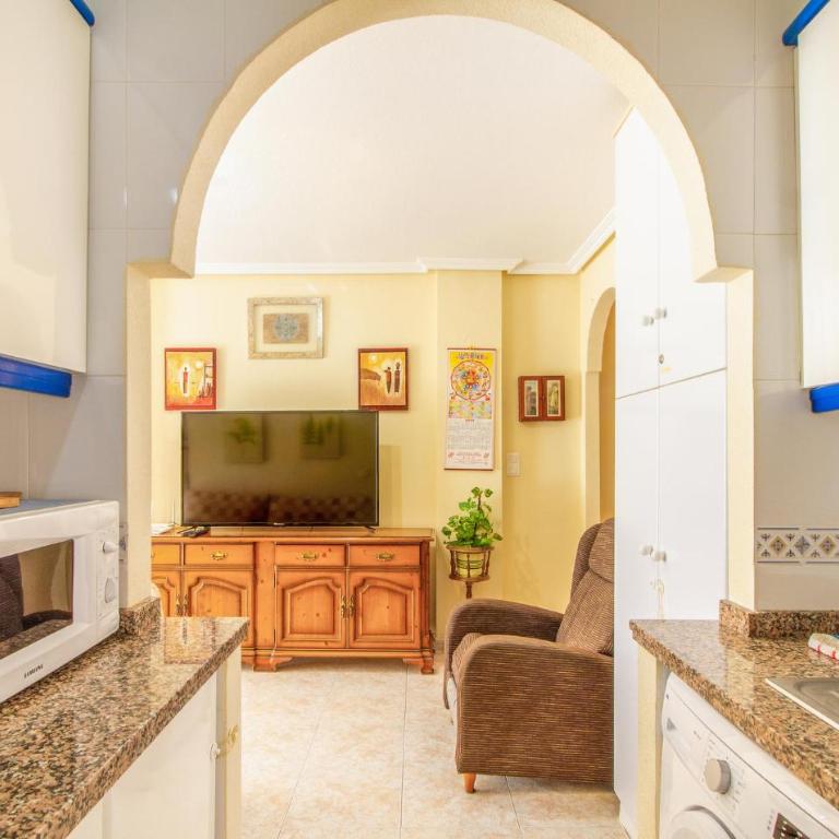Cozy Apartment In Santa Pola With Wifi - Apartamento de 2 dormitorios - 13