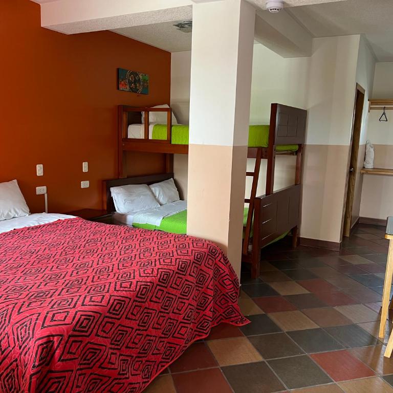 Hostal Alpachaca - New Quito Airport - Habitación Cuádruple con baño privado - 2