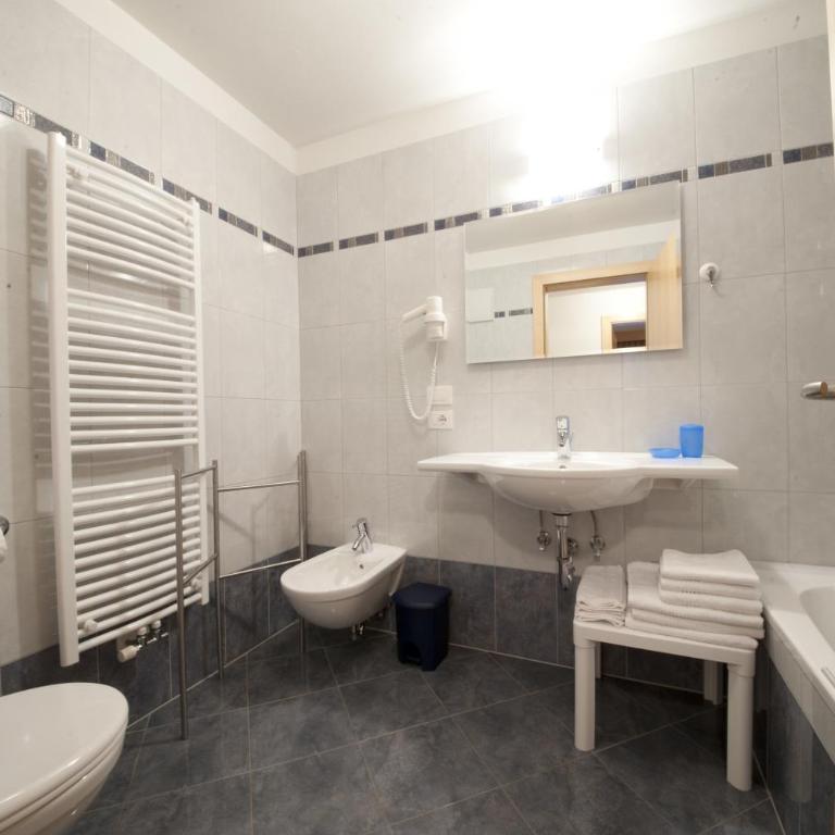 Appartamenti Villa Olympia - Appartamento con 2 Camere da Letto e Balcone - 1