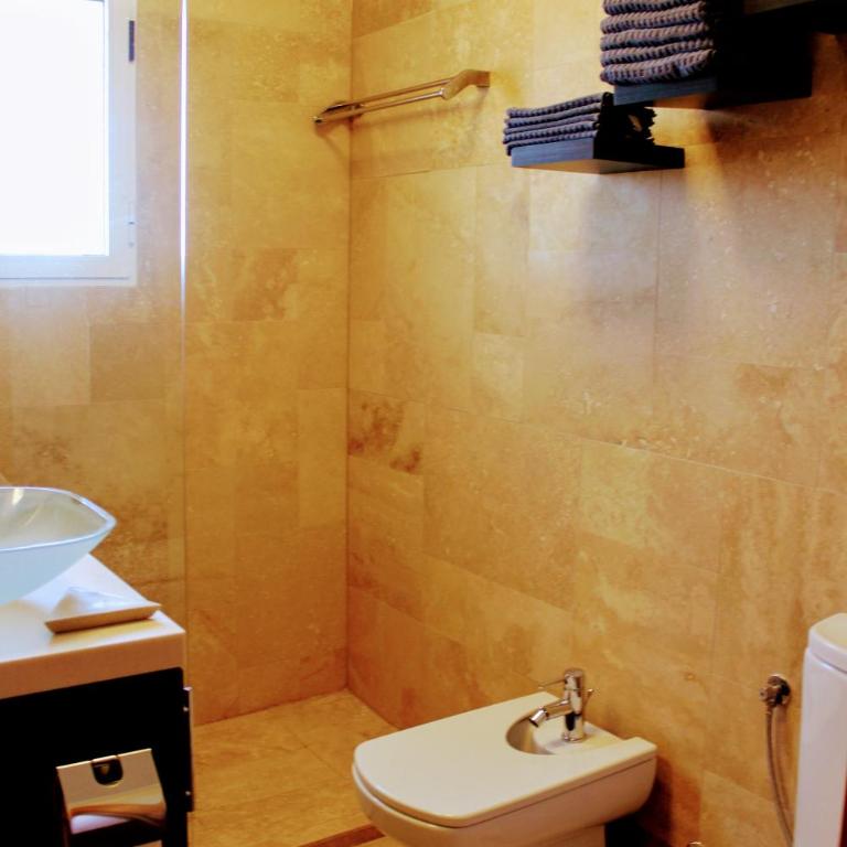 Casa Azul Los Montesinos - Three-Bedroom House - 21