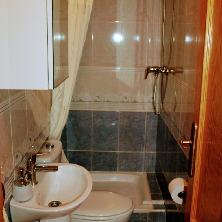 Casa Azul Los Montesinos - Three-Bedroom House - 27