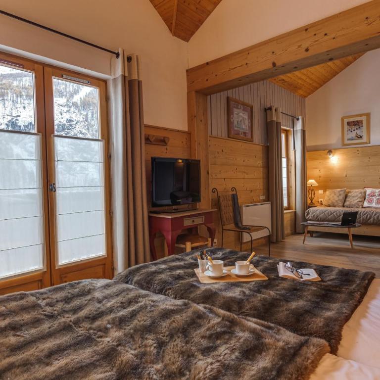 Mountain Lodge in Alps-chez Philippe, Panoramic-Village, Renting, view over Glaciers - Chalet BOUQUETIN n°3 Two bedroom with private terrace and glacier view - 5