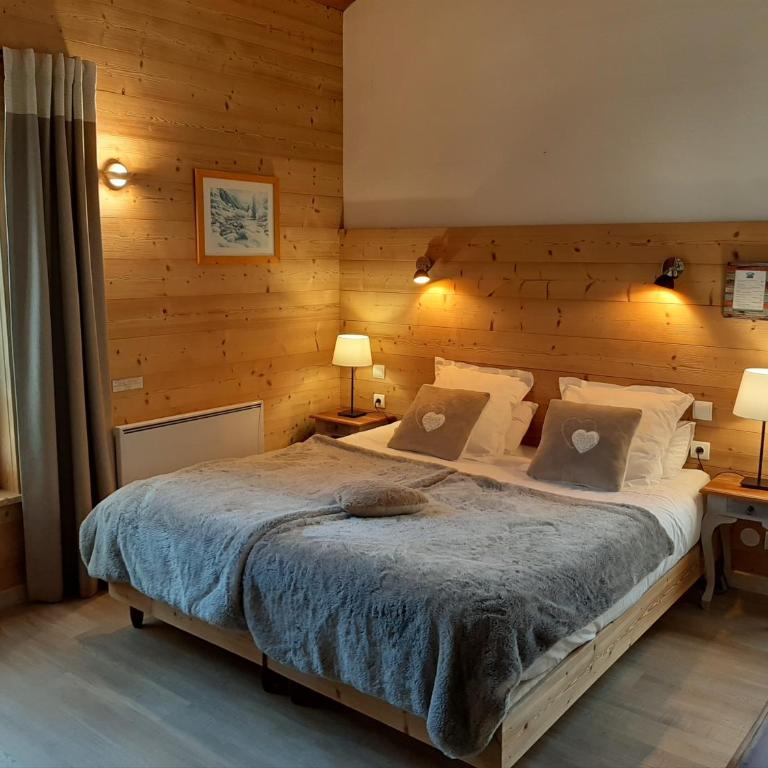 Mountain Lodge in Alps-chez Philippe, Panoramic-Village, Renting, view over Glaciers - Chalet GRAND AIGLE n°1 Two bedroom and mezzanine with private terrace and glacier view - 11