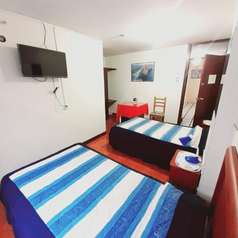 Hotel Central - Habitación Doble con baño privado - 2 camas - 4