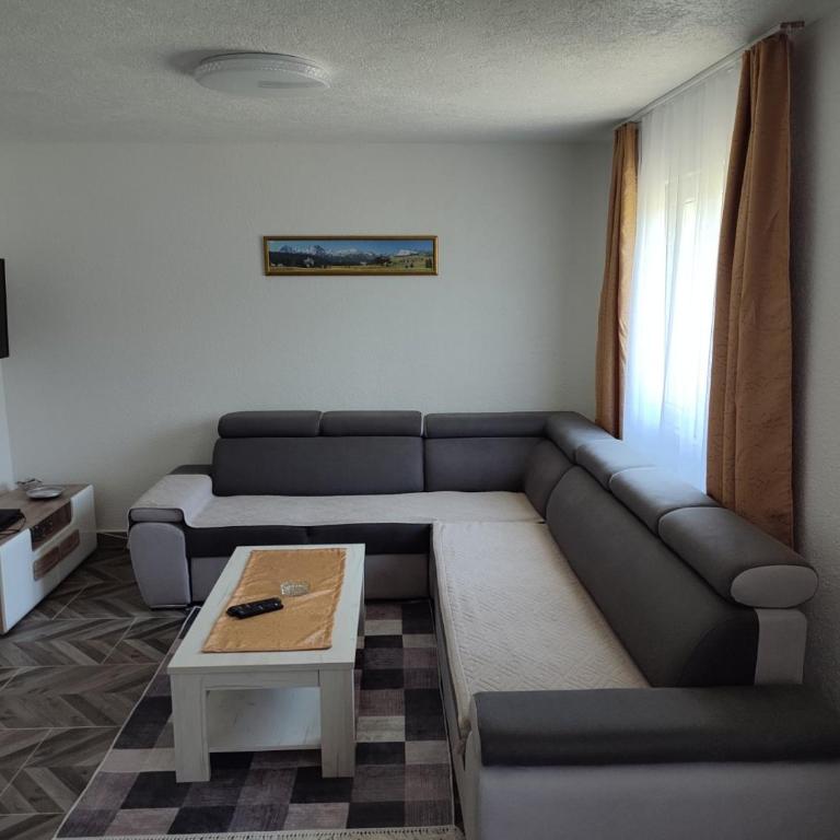 House Bozovic - Three-Bedroom Villa - 10