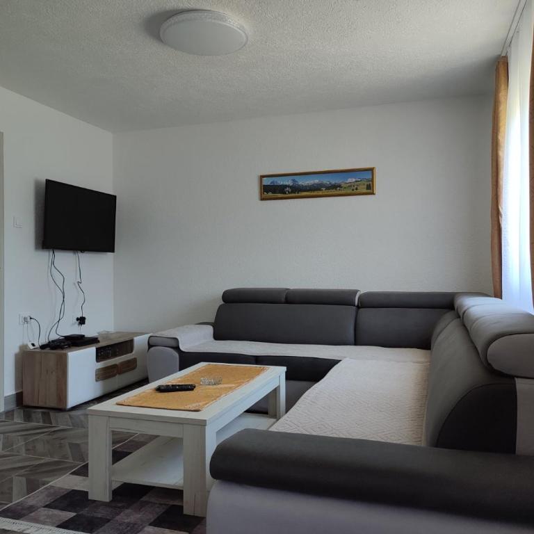 House Bozovic - Three-Bedroom Villa - 9