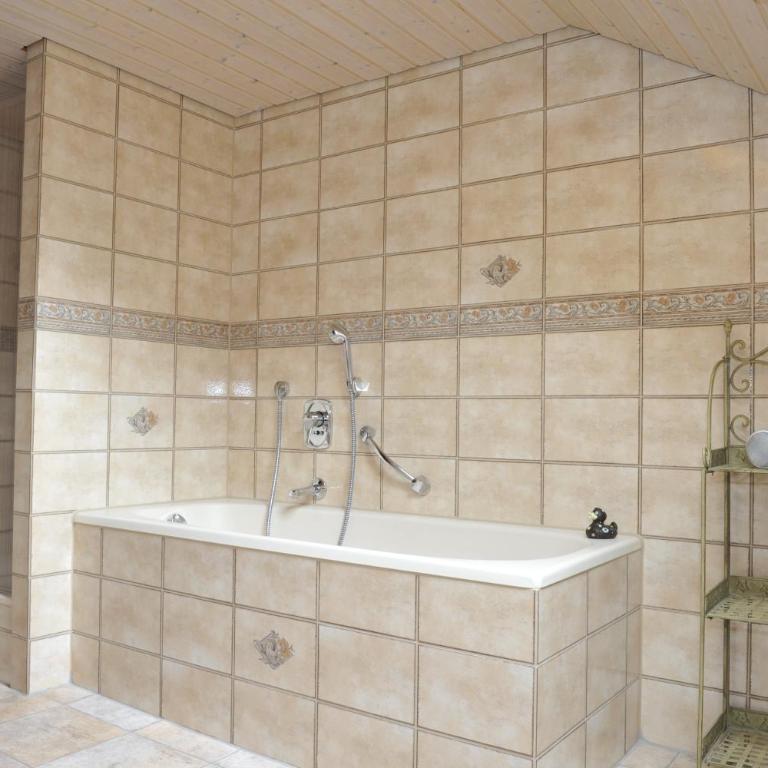 Gschwenderhaus Ferienwohnungen - Apartment mit 3 Schlafzimmern und Balkon - 1