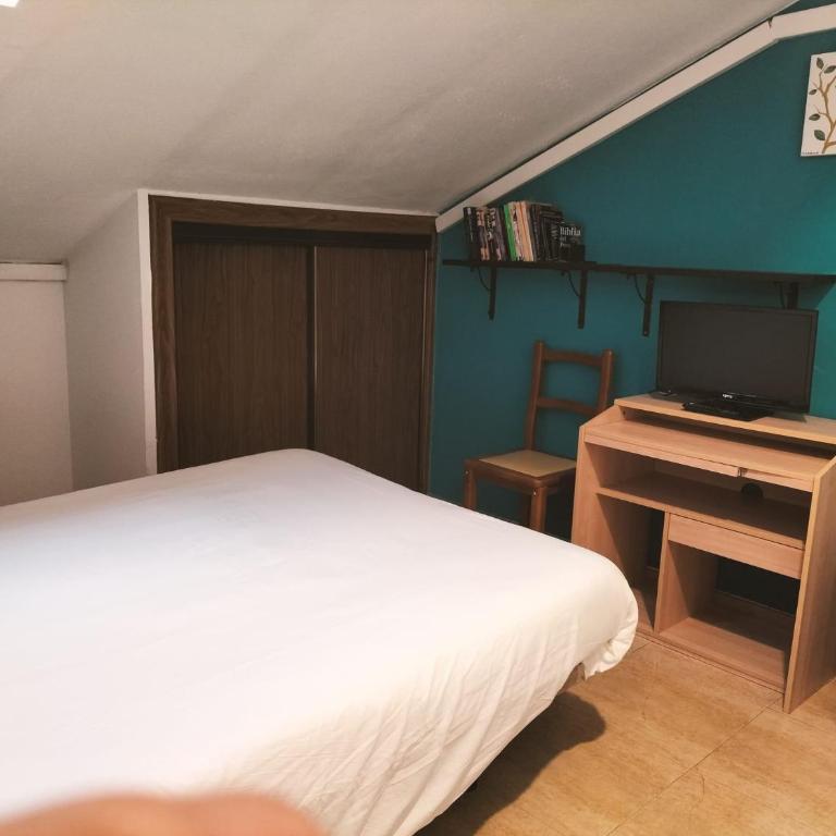 Hostal El Descanso - Small Double or Twin Room - 1