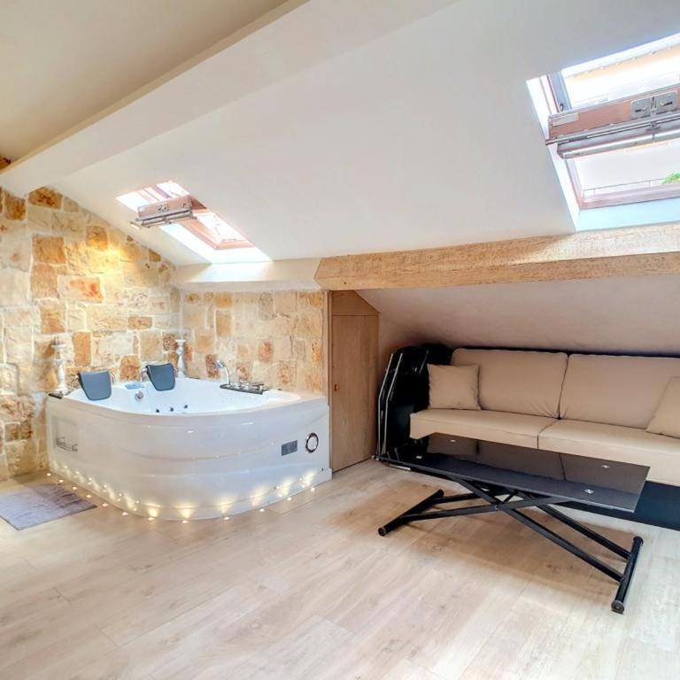 Love Room Jacuzzi Croisette - Estudio - 3