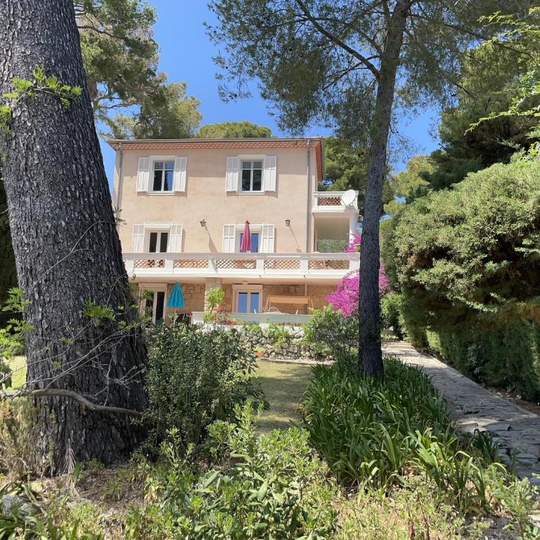 Rez-de-chaussée dans grand jardin provençal, villa Tatiana - One-Bedroom Apartment - 2