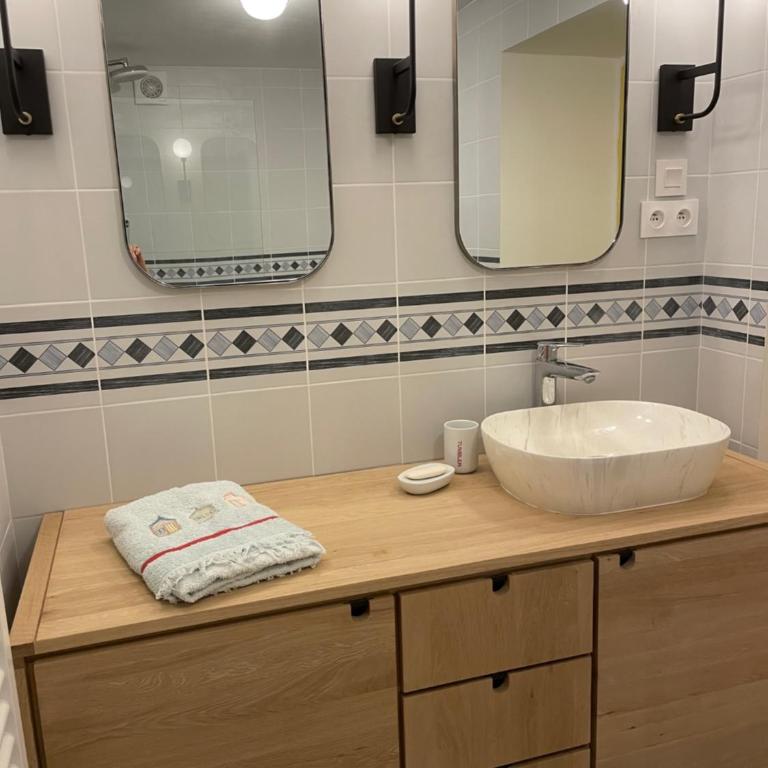 Rez-de-chaussée dans grand jardin provençal, villa Tatiana - One-Bedroom Apartment - 6