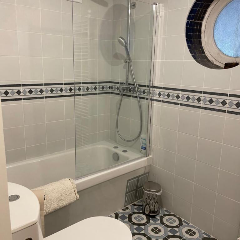 Rez-de-chaussée dans grand jardin provençal, villa Tatiana - One-Bedroom Apartment - 7