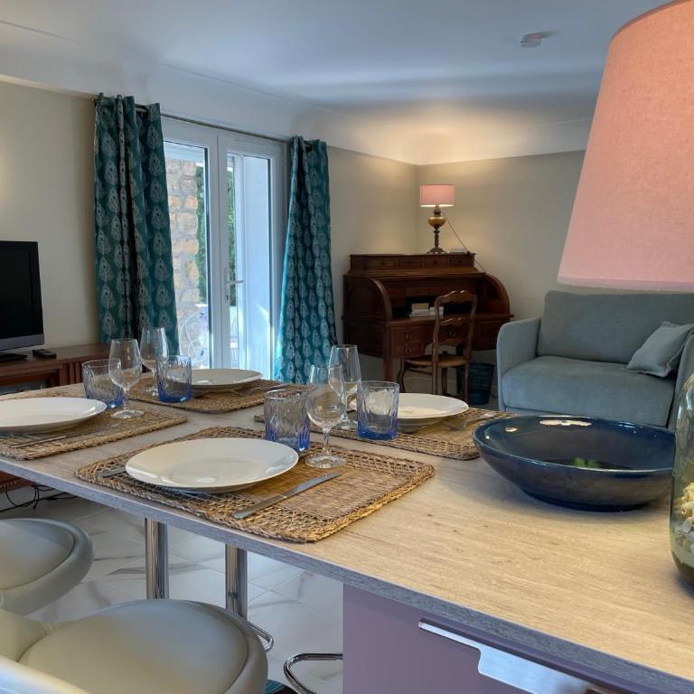 Rez-de-chaussée dans grand jardin provençal, villa Tatiana - One-Bedroom Apartment - 9