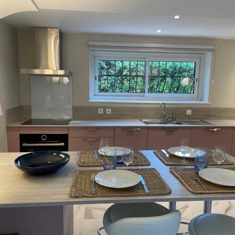 Rez-de-chaussée dans grand jardin provençal, villa Tatiana - One-Bedroom Apartment - 13