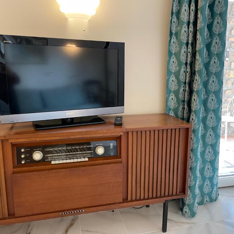Rez-de-chaussée dans grand jardin provençal, villa Tatiana - One-Bedroom Apartment - 14
