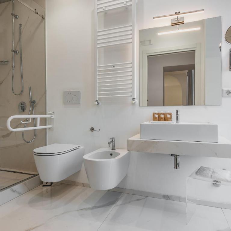 RG7 Apartments - Standard Apartment - 9