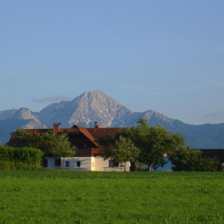 Bauerborchardt - Urlaub am Bauernhof bei Familie Borchardt - Dreibettzimmer mit Balkon und Gemeinschaftsbad - 1