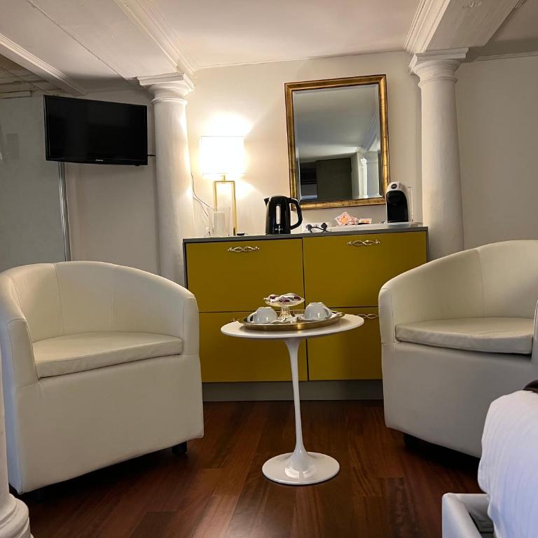Cavour44 - Palazzo Canossa - Camera Matrimoniale - 13