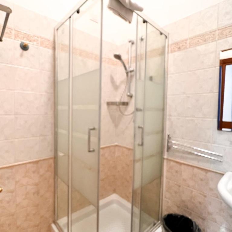 Alius and Freerome Hotel - Camera Tripla Classic - 9