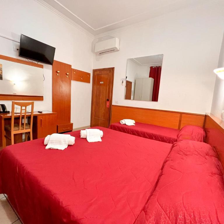 Alius and Freerome Hotel - Camera Quadrupla Classic - 2