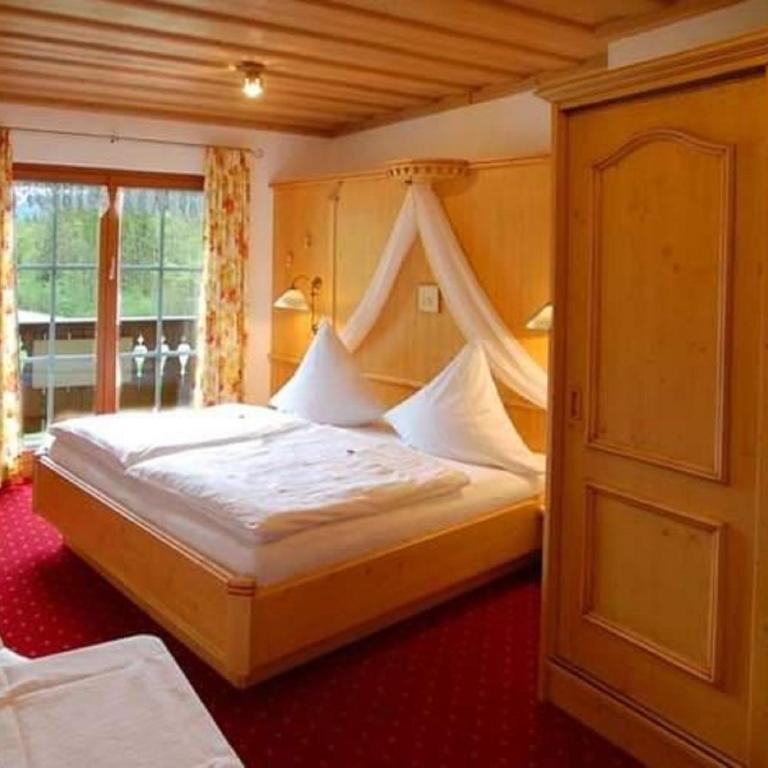 Landhaus Degen - Dreibettzimmer mit Bergblick - 4