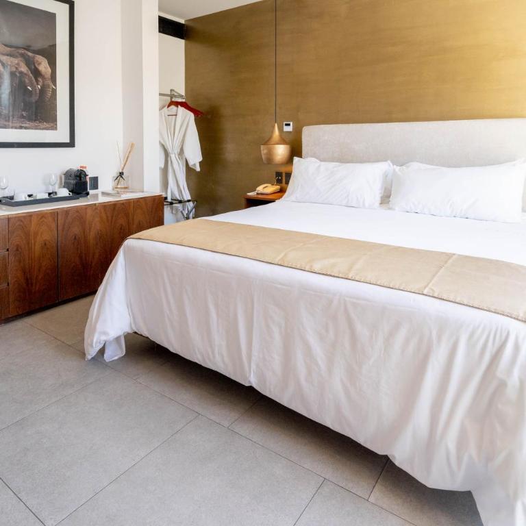 IT Boutique Hotel & Restaurant - Habitación Deluxe con cama extragrande - 13