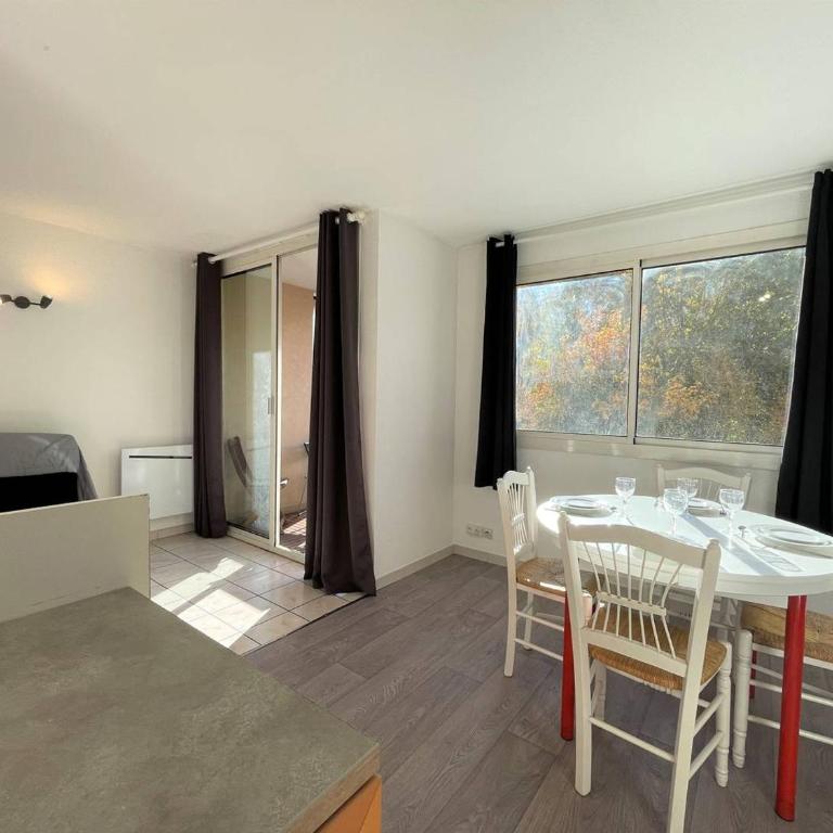 Studio confortable avec coin nuit pour 4 pers, à 100m de la télécabine et 200m du centre, parking inclus - FR-1-330C-135 - Appartement - 7