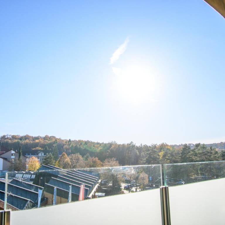Hotel Vier Jahreszeiten Loipersdorf - Camera Matrimoniale con Balcone e Accesso Stabilimento Termale - 4